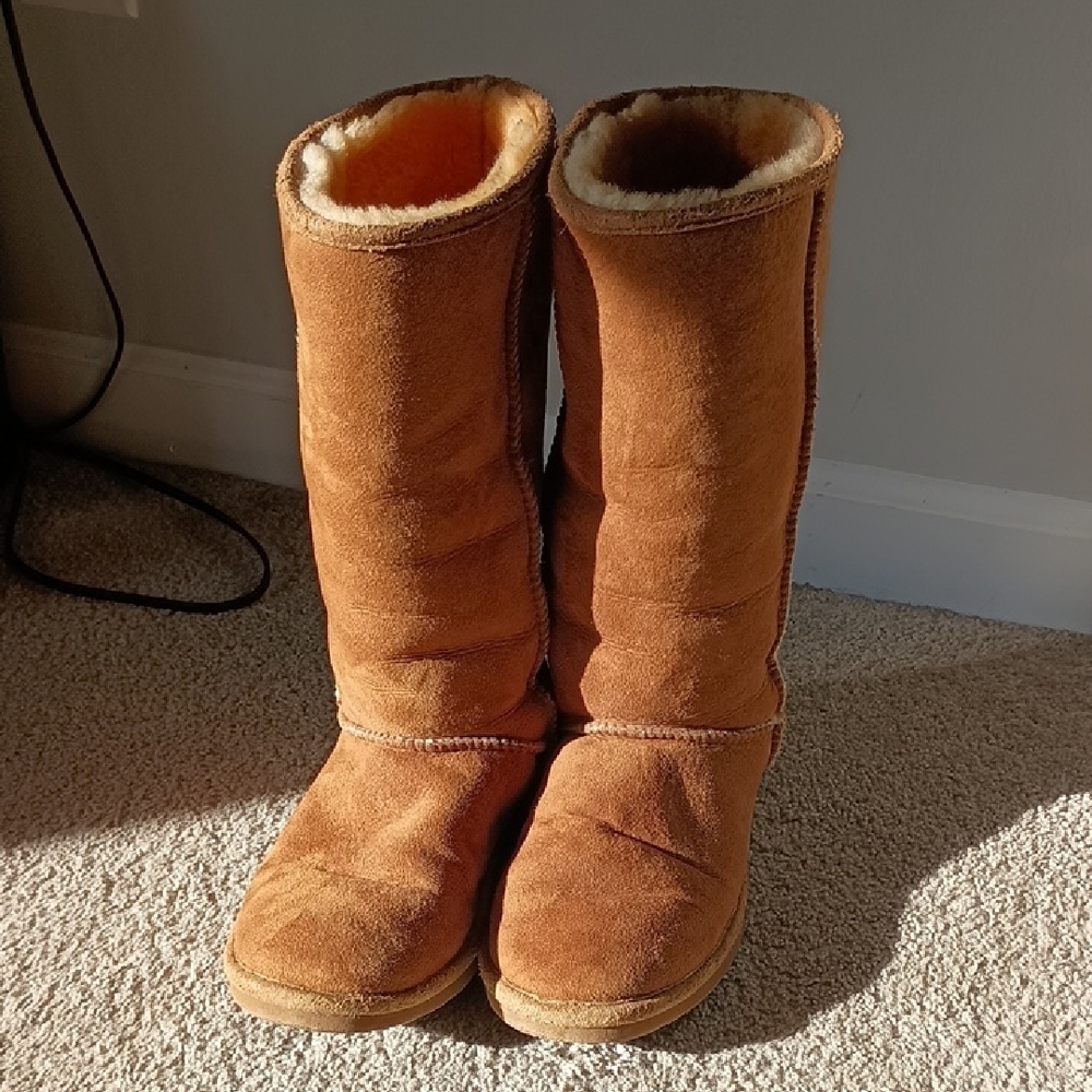 L.L. Bean Women's Tan Shearling Winter Boots - Picture 12 of 13